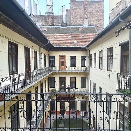 Downtown Akacfa Apartman