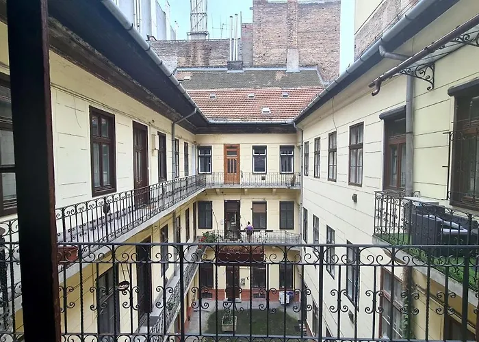 Downtown Akacfa Appartement